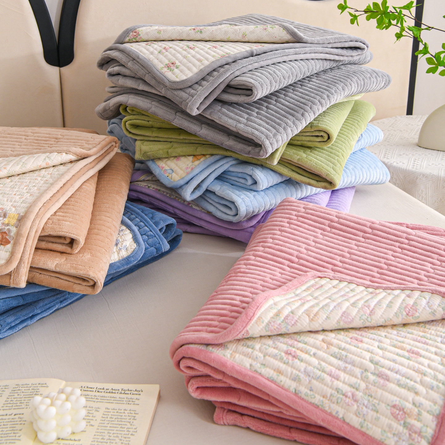 AB双面纯棉牛奶绒绗缝印花床盖