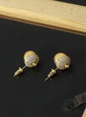 华子家 高级感古法镶钻拉丝松果耳钉复古精致优雅耳环女饰品44102