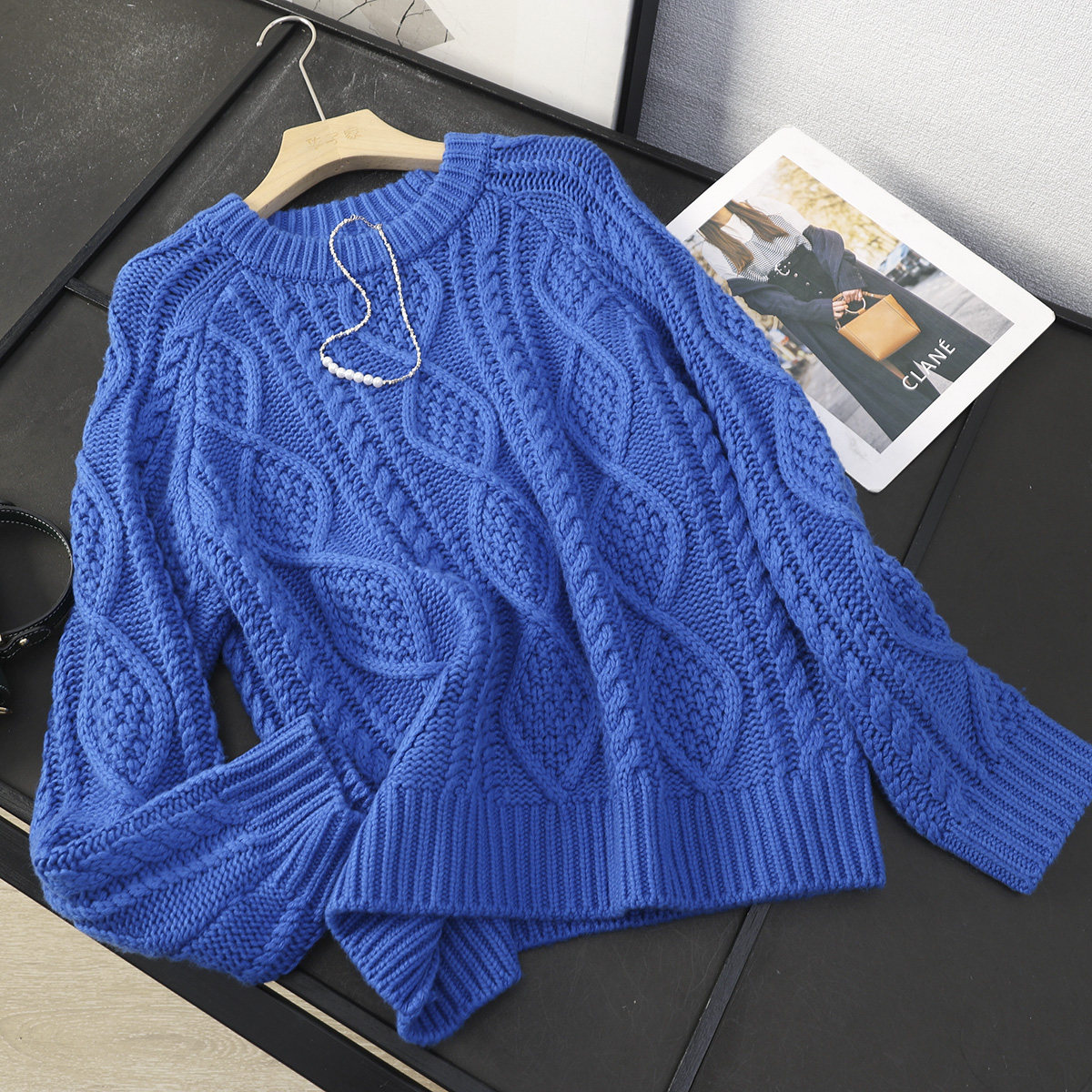 华子家 羊毛混纺复古绞花圆领针织衫女秋季克莱因蓝套头毛衣45125