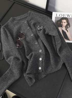 华子家 重工爱心钉钻羊毛混纺圆领针织开衫毛衣短外套女秋季44483