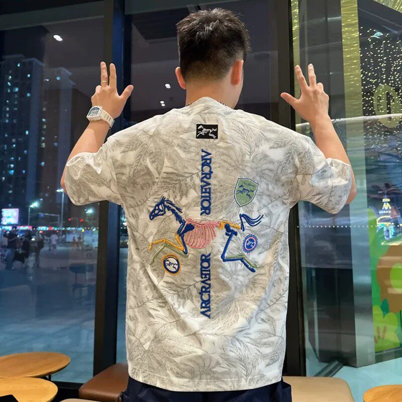 夏季新款欧洲站战马恐龙刺绣圆领短袖T恤男潮流扎染修身半袖上衣