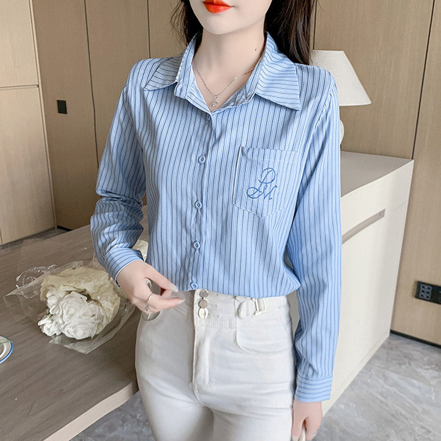 蓝色衬衫女刺绣条纹打底气质上衣