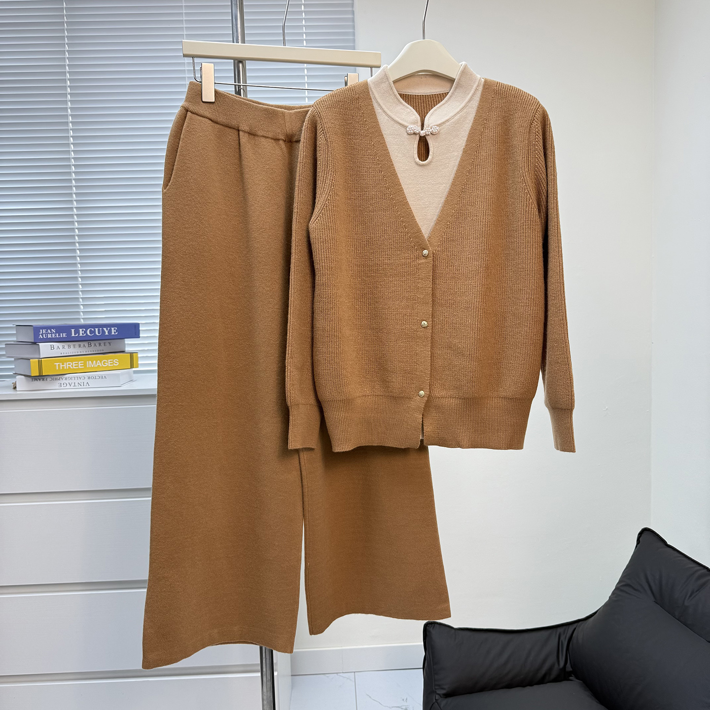 妈妈装秋套装中老年女假两件上衣阔腿裤新款秋冬季毛衣两件套衣服