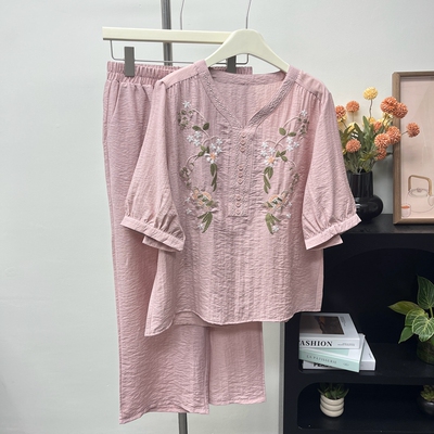 中老年妈妈洋气夏季套装棉麻短袖上衣气质洋气刺绣高端苎麻两件套