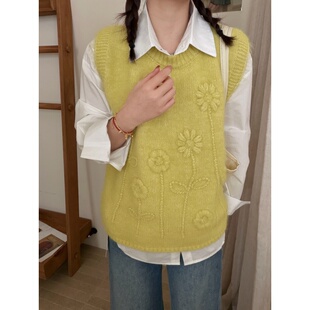 此外 立体刺绣小花针织马甲女2026春季新款中长款叠穿坎肩毛衣潮
