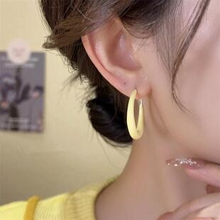 设计感百搭简约耳环 个性 925银针奶油黄滴釉耳圈春季 甜美百搭时尚