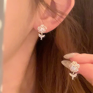 925银针韩系温柔风清透水晶玫瑰花耳钉小巧精致春夏百搭单品耳饰