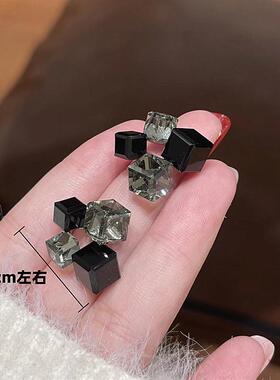 黑色立体方糖耳钉小众设计高级感耳饰气质新款轻奢独特几何设计女