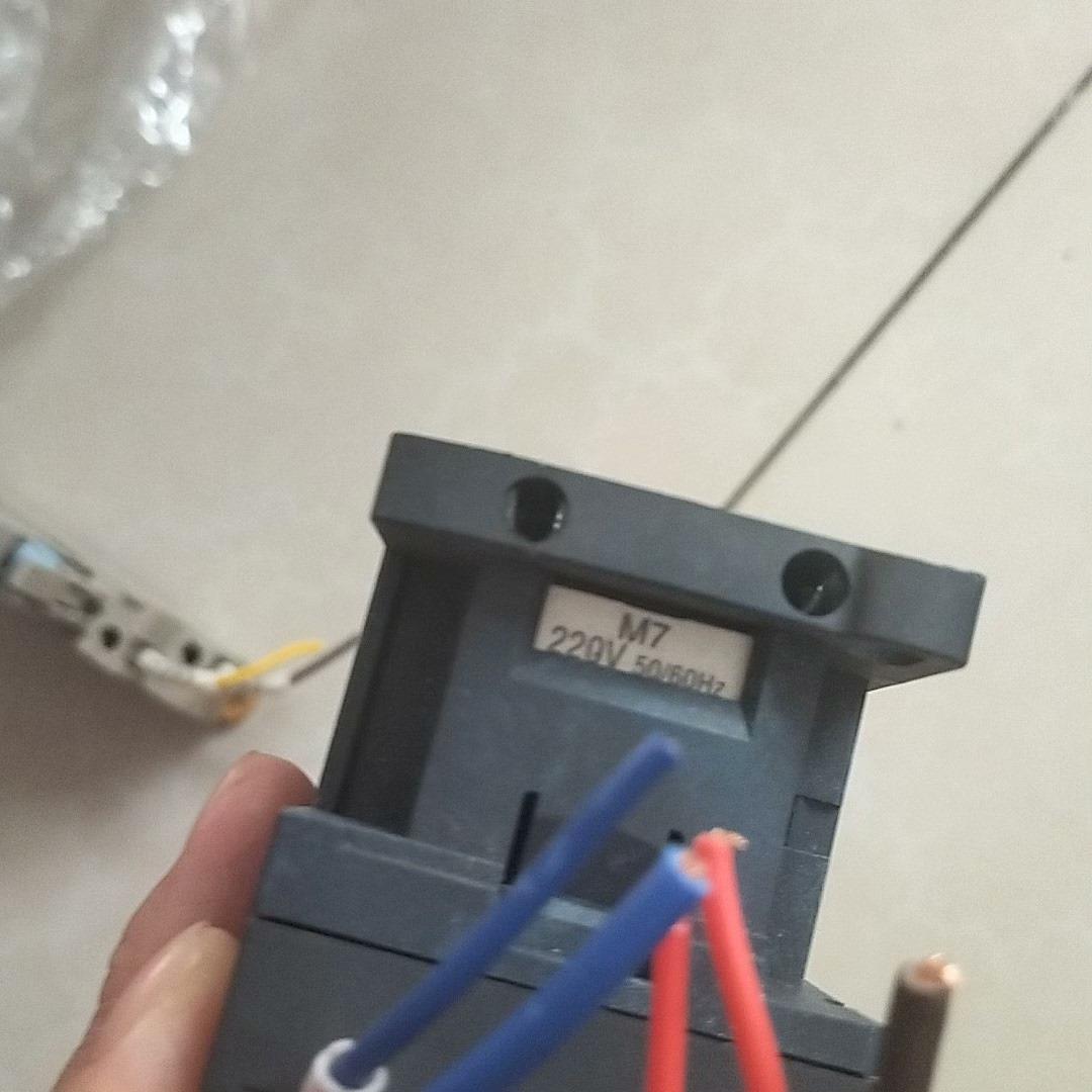 标价是空箱-施耐德接触器 LC1D126M7议价