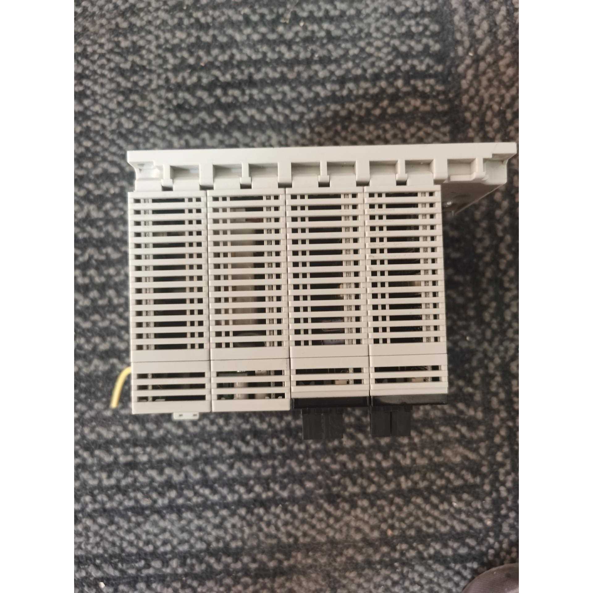 标价是空箱-二手拆机PLC AFP2632 FP2-PSA2议价