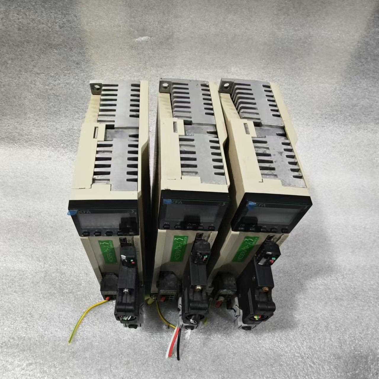 标价是空箱-出售和川驱动器 SV-X3DA010A-D，几乎全新，成色漂议