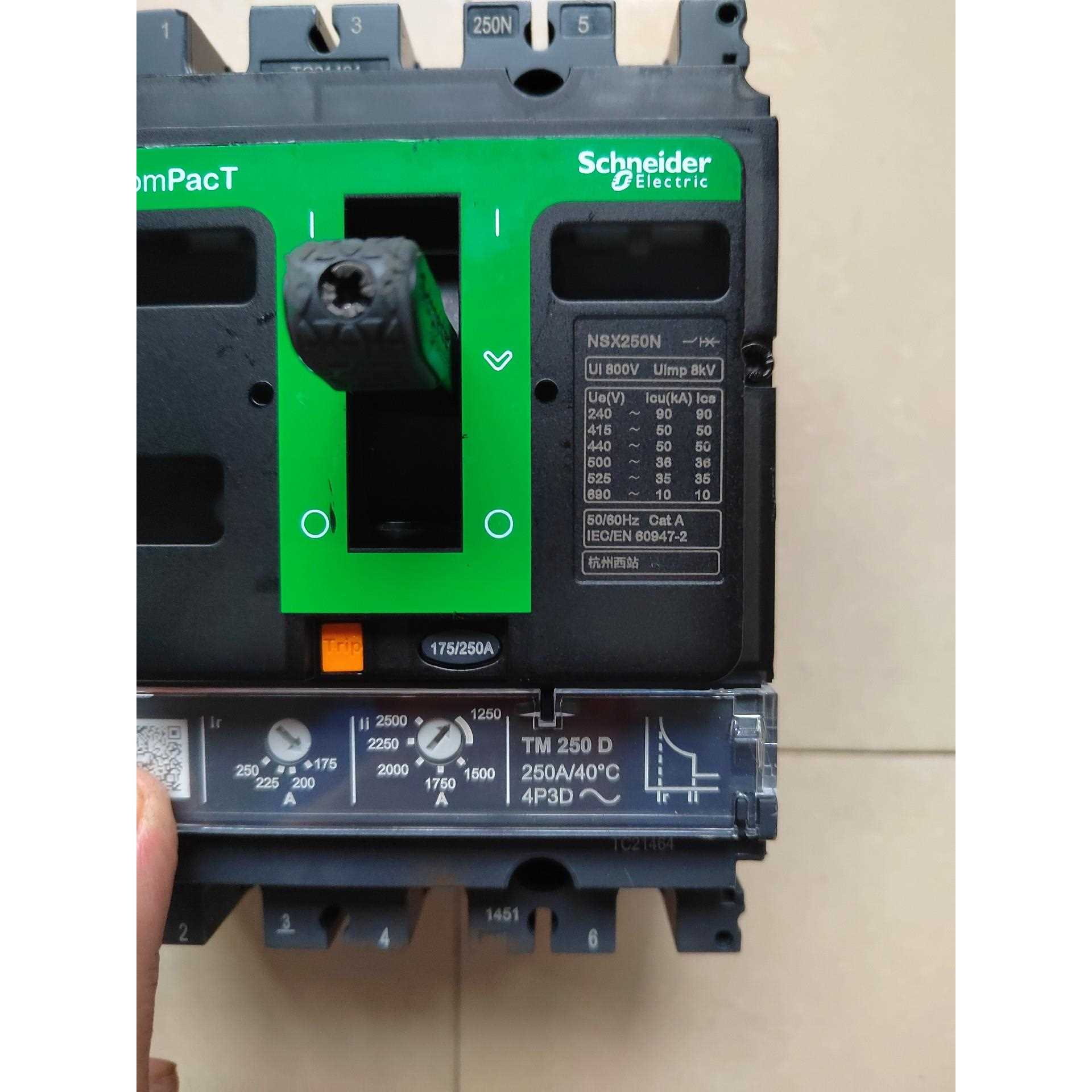 标价是空箱-施耐德塑壳全新一代NSX250N 4P 250A议价