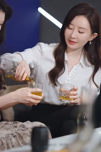春夏季衬衫白色职业装缎面仿真丝气质上衣女