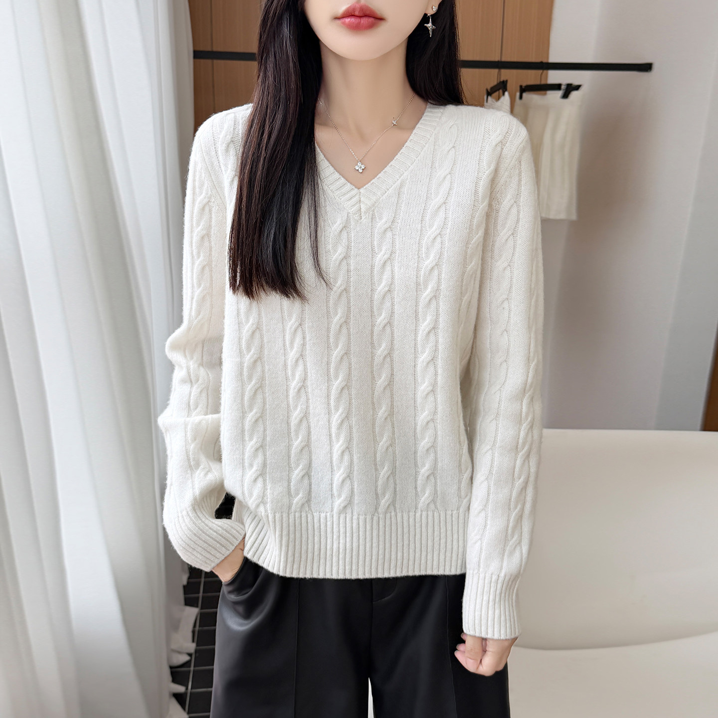 学院风~2026年秋冬V领麻花针织衫100%纯羊毛衫女白色宽松套头毛衣