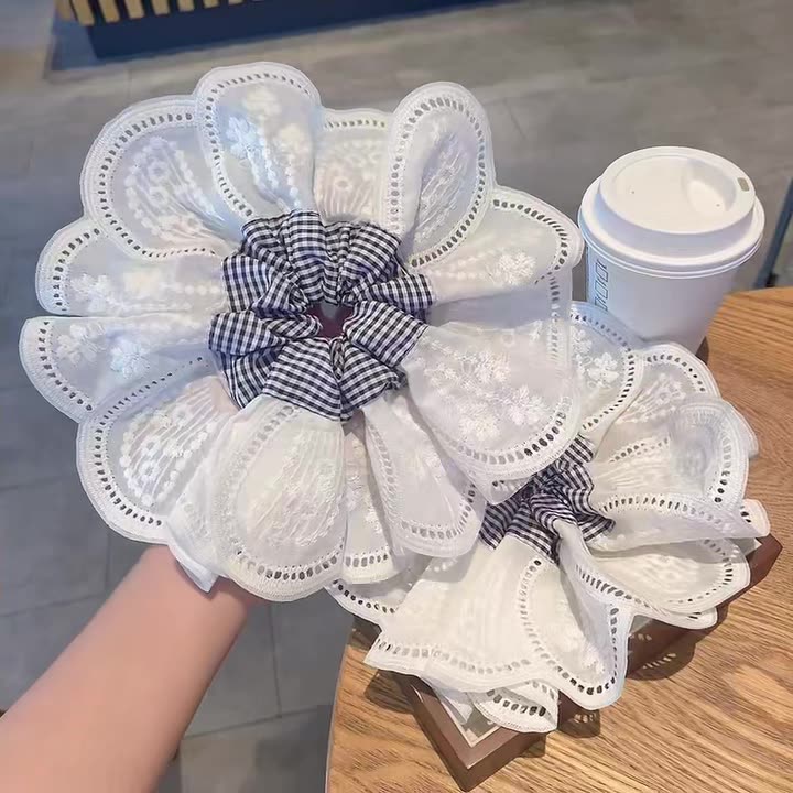 花边拼接显发量镂空撞色
