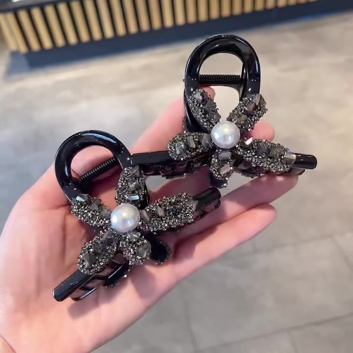 法式小香风水钻花朵中号抓夹