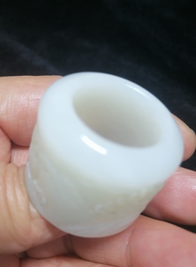 lx旧藏明清扳指和田玉白玉。细节如图