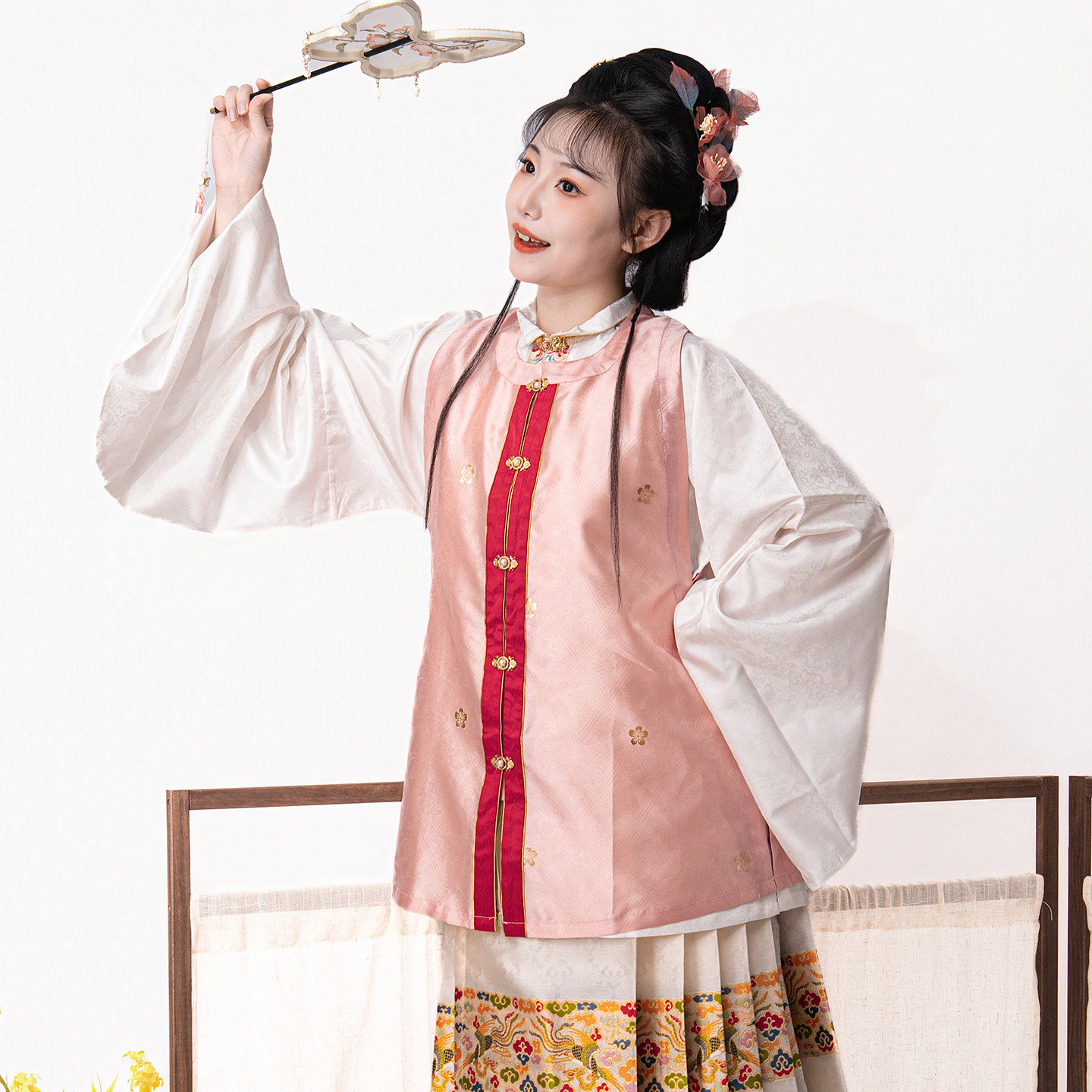 明制汉服小金花外搭短比甲图片