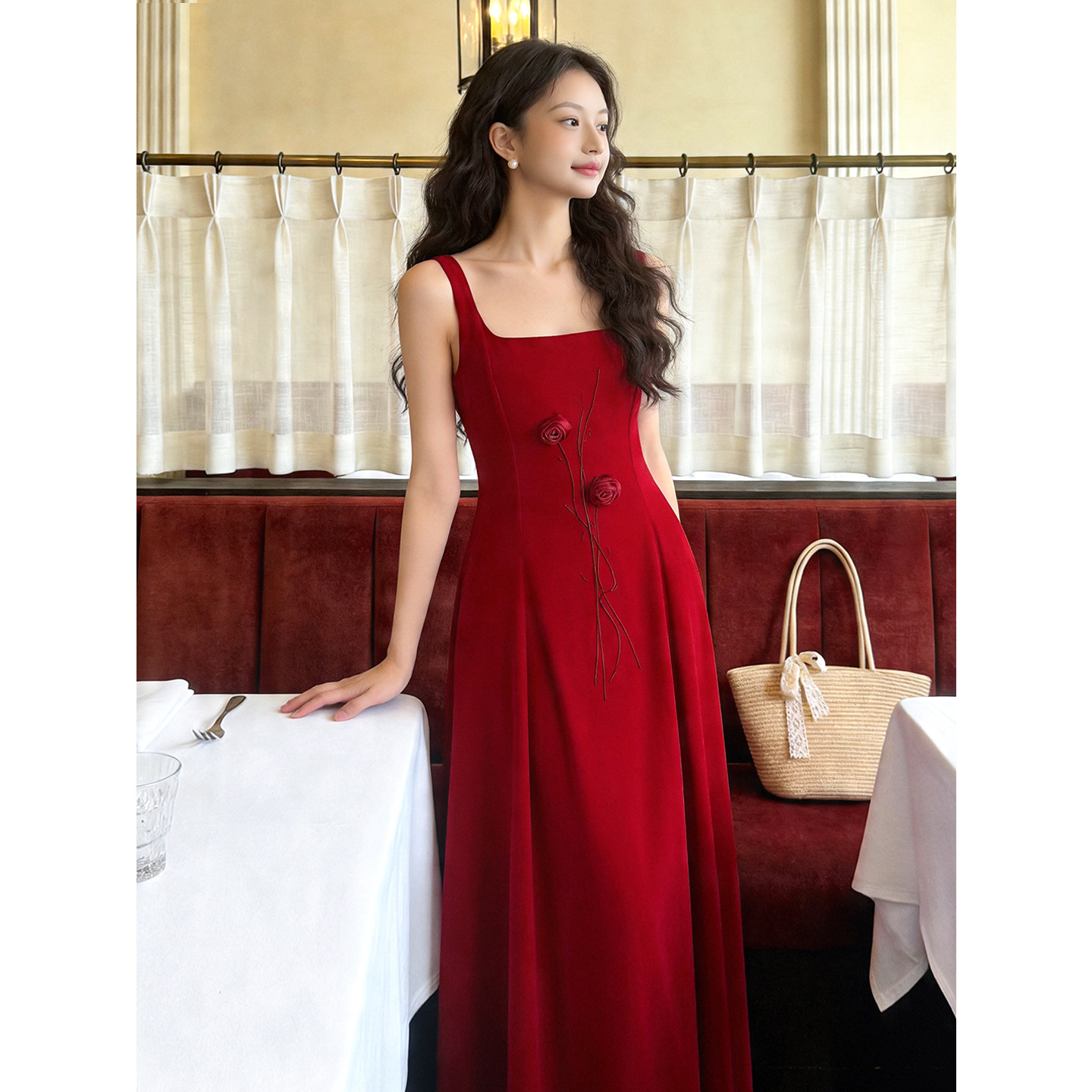 玫瑰庄园｜法式红色绣花方领连衣裙优雅气质礼服无袖港风背心吊带