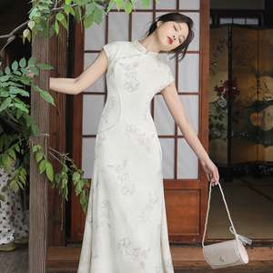 何衣见友《夏曲》新中式少女改良旗袍黑白晕染缎面小众鱼尾连衣裙