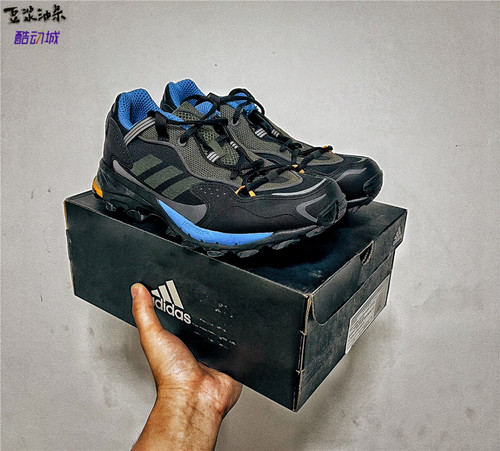 Adidas阿迪达斯户外登山