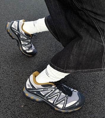 SALOMON萨洛蒙 XT Quest 舒适百搭支撑登山鞋男女同款银黄色