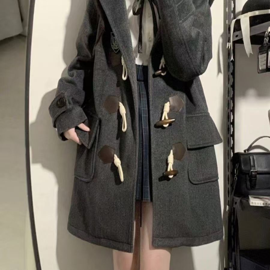 秋冬季中长款连帽牛角扣外套女