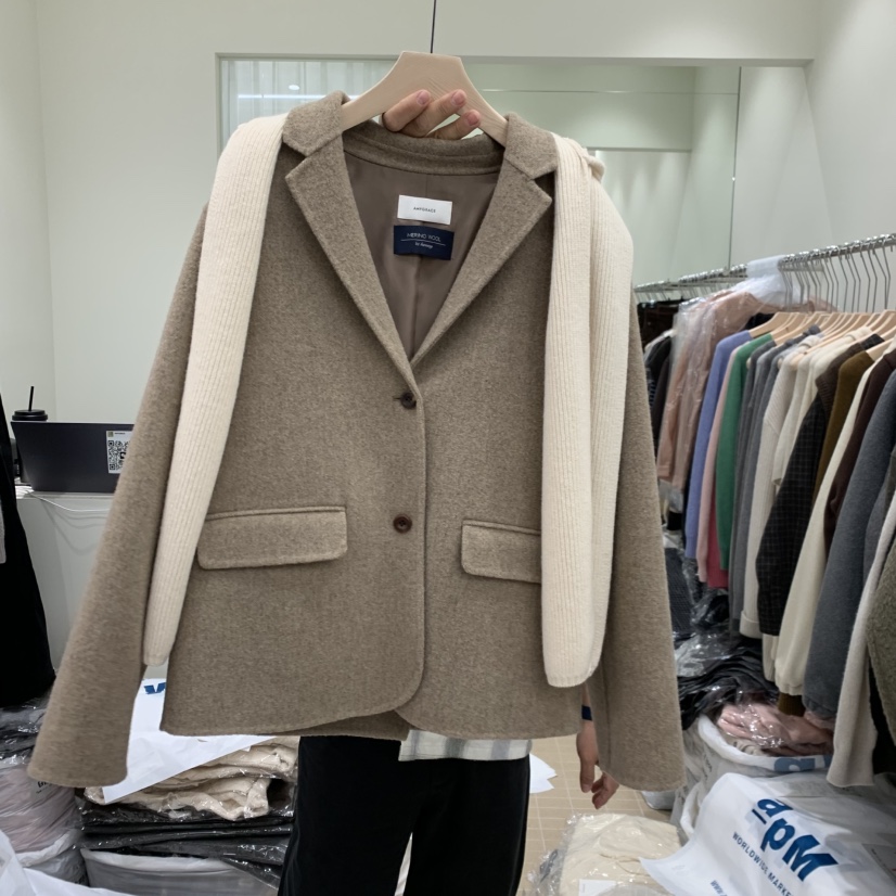 八1015韩国东大门运动瑜伽外套短款大衣区4460178新款英伦直邮