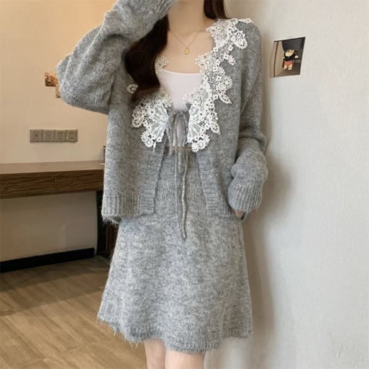 2025秋冬新款设计V领针织