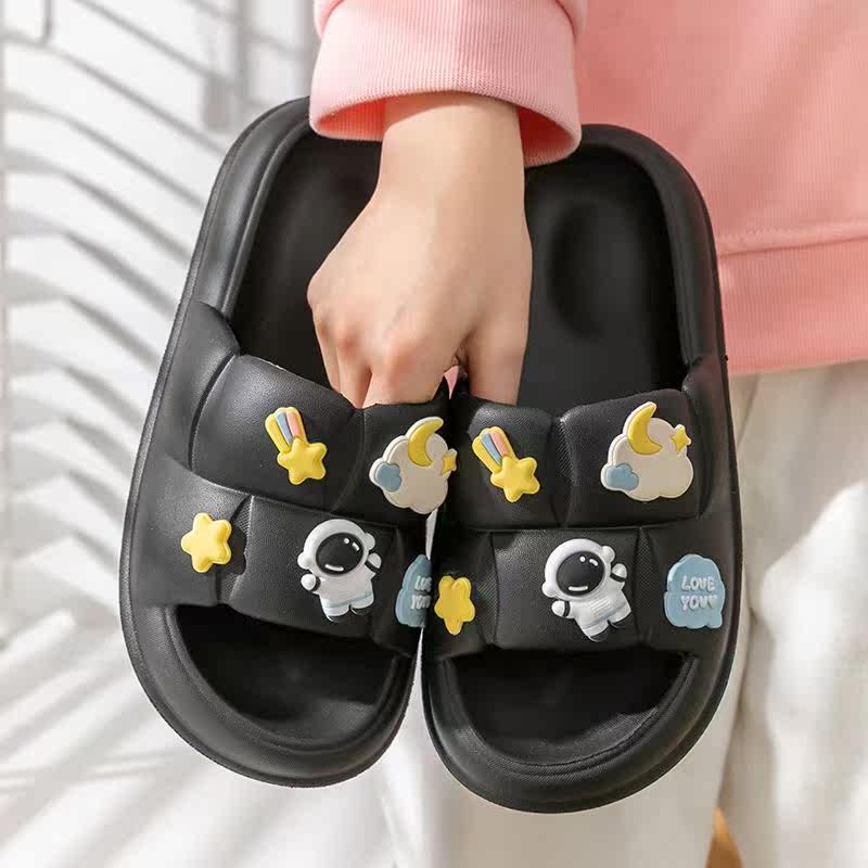 踩屎感网红太空人卡通宇宙星星凉拖鞋夏季防滑软底室内穿沙滩鞋女