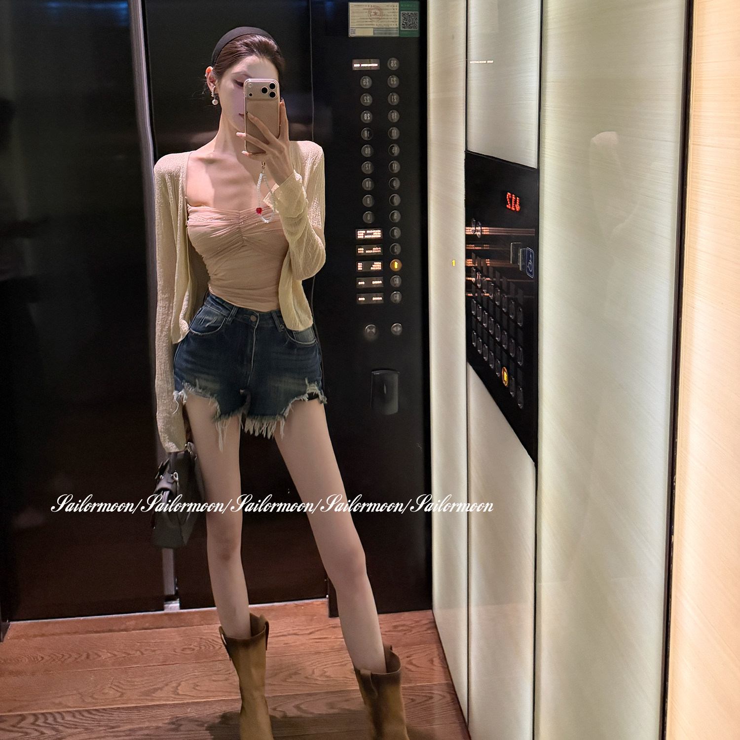 5.26/20点【美式crush】水洗复古做旧毛边紧身封胯辣妹牛仔短裤女