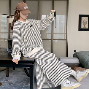 拼接条纹卫衣套装女2025春季新款时尚慵懒风穿搭减龄半身裙两件套图片