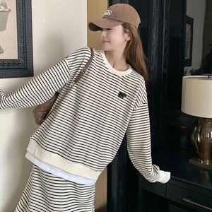 ootd韩系穿搭条纹卫衣套装女春2025超火休闲慵懒风漂亮两件套长裙图片