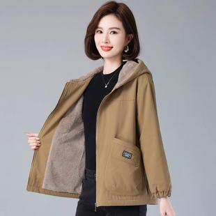 加绒外套女宽松2025秋冬新款中老年妈妈冬装大码休闲连帽短款棉服