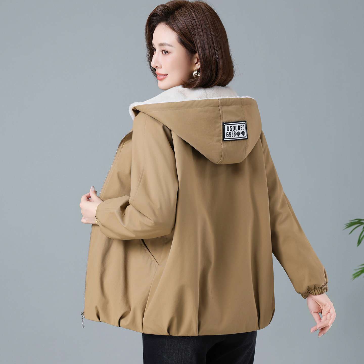 加绒外套女秋冬2025新款中老年妈妈大码休闲宽松短款棉服加厚夹克