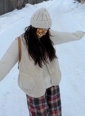 秋冬新款百搭羊羔毛绒无袖马甲女舒适保暖休闲风无袖外穿温暖马夹