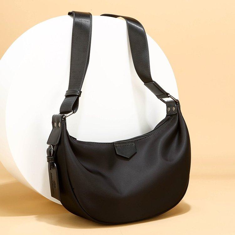 韩版潮流简约通勤包饺子包2026新款通用款女包休闲尼龙单肩斜挎包,箱包皮具/热销女包/男包,通用款女包,淘宝优惠券,粉丝福利购,淘宝优惠卷