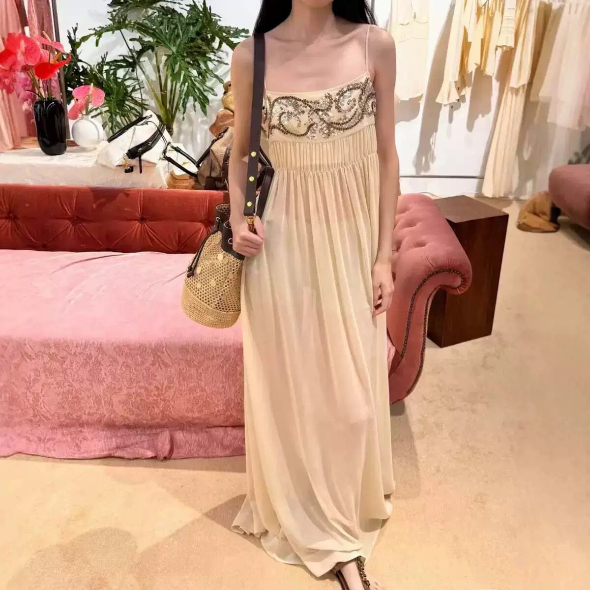 杏色吊带雪纺裙设计感气质度假仙女连衣裙超仙甜美高质感富家千金