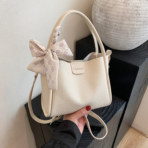 丝巾单肩斜挎包女士水桶包