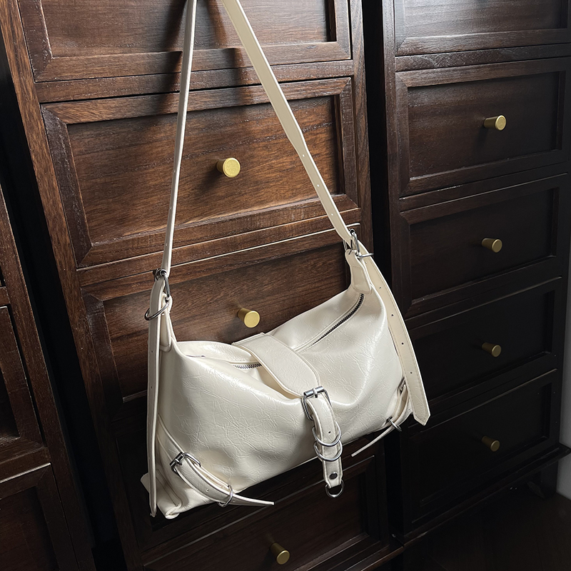 2025新款黑色软皮大容量通勤休闲托特包女包韩版时尚单肩斜挎大包