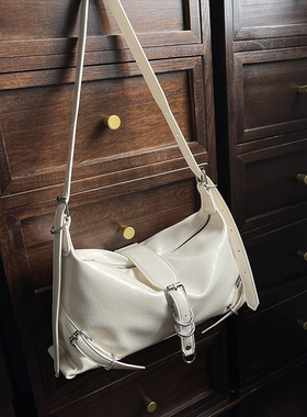 2025新款黑色软皮大容量通勤休闲托特包女包韩版时尚单肩斜挎大包