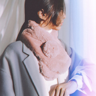 贸易公司300多元 大毛球 柔软舒适毛绒保暖围巾围脖女款