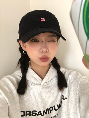 小s字母刺绣软顶显脸小鸭舌帽潮