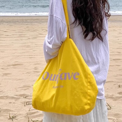 春夏出游炒鸡出片的黄色碎花包女