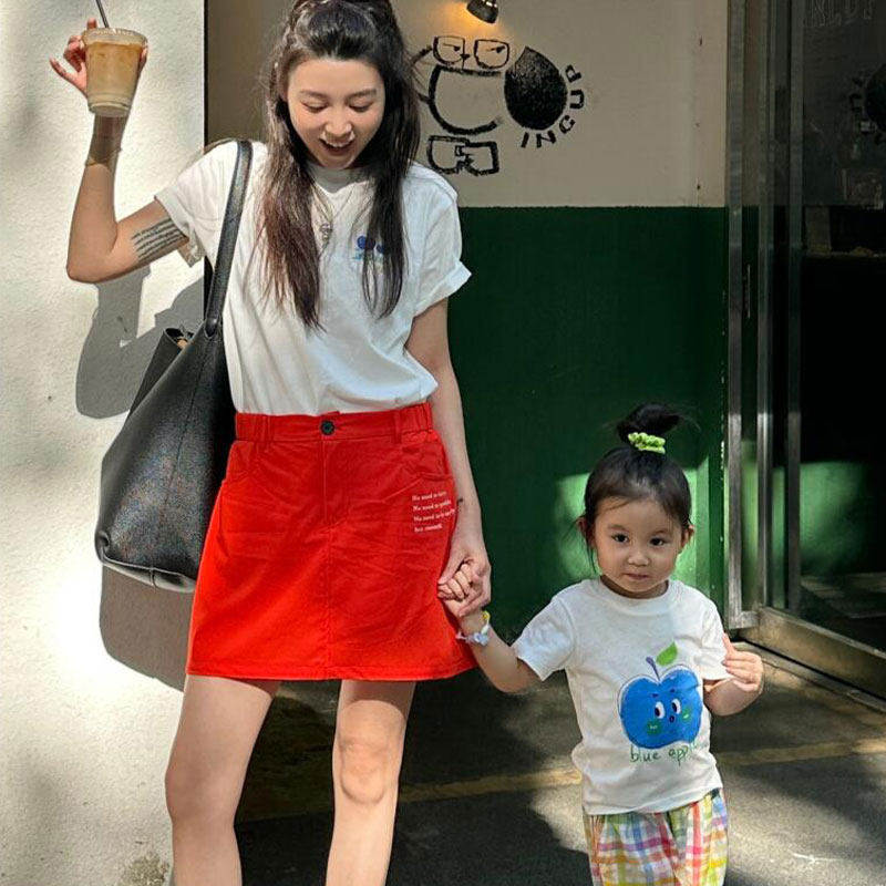 时髦亲子装一家三四口母女母子装高级感纯棉短袖白色印花T恤上衣