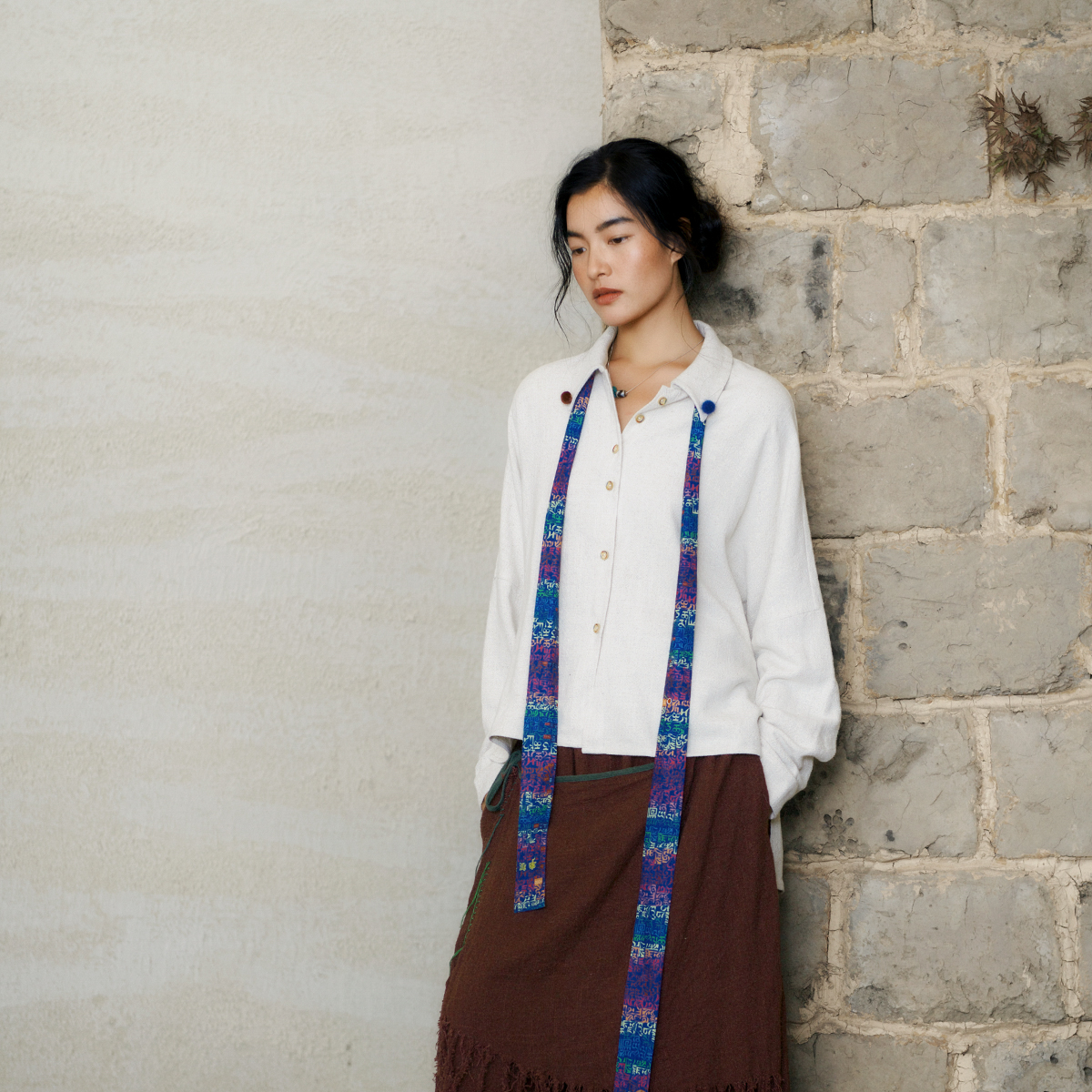 诗意与远方 藏文飘带复古文艺衬衫女 藏风质朴肌理原麻色休闲上衣