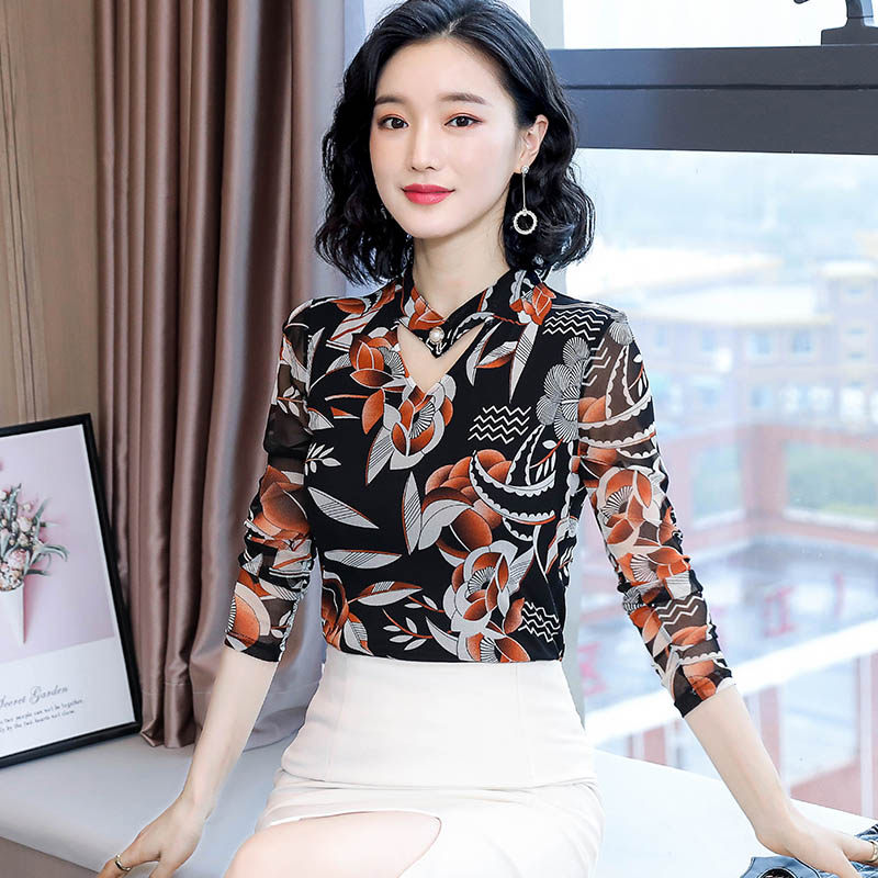 网纱打底衫女碎花2020春装新款小衫时尚洋气性感蕾丝内搭v领上衣