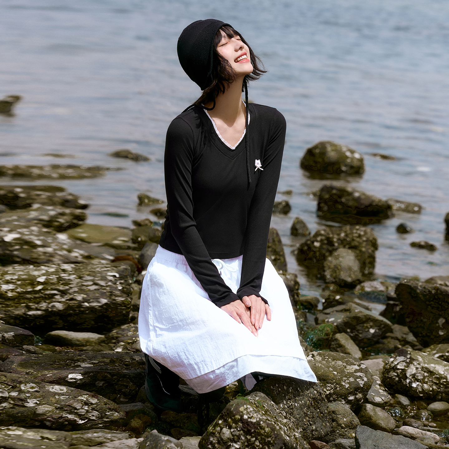 PSO Brand女装可爱刺绣西高地V领蕾丝肌底修身短款长袖t恤女秋季