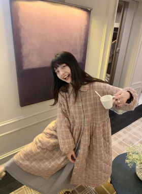 krismerryland冬季日系清新粉格绗棉娃娃领长款宽松甜美保暖外套