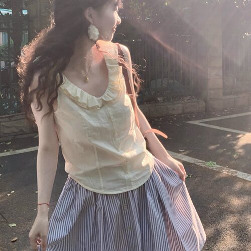 Emilyying2025新款米黄色肌理感三层花瓣领夏日甜心背心衬衫